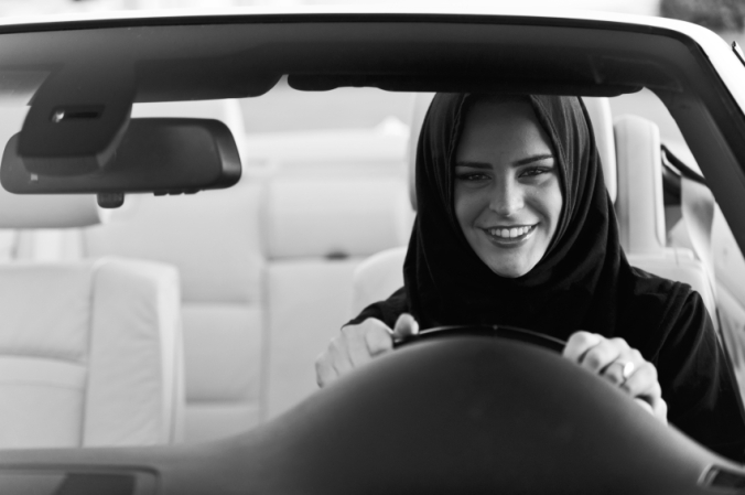 Saudi-woman-driving